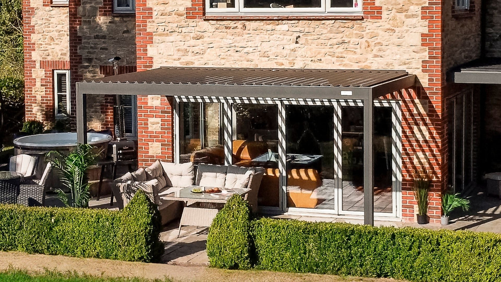 Gazebo vs. Pergola: Why Modern Louvred Roofs Are Replacing the Classic Garden Structure